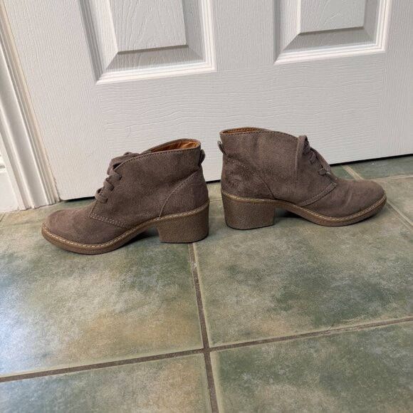 Merona Tan Suede Chukka Lace Up Booties Size 8 Lugg Gum Sole - Picture 5 of 10